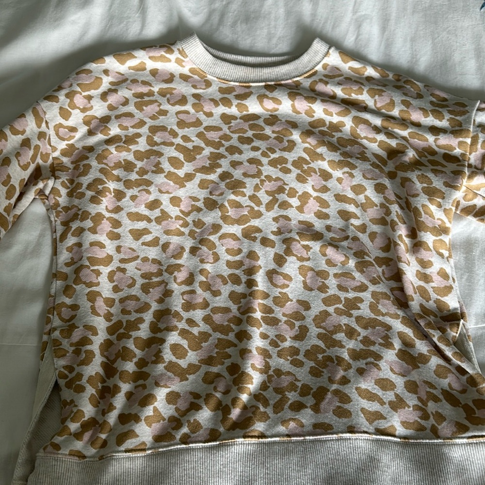 AERIE sweatshirt size Small Leopard Camel Beige Pink gently worn
